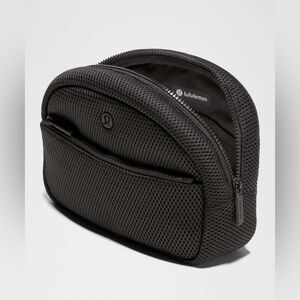NWTS Lululemon City Essentials Pouch 4L *Knit Mesh in Black